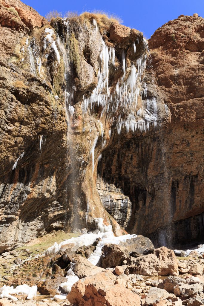 Eiszapfen am Wasserfall von Agoudal